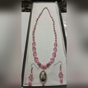 NWT Handcrated Elegant Pink and Silver Beaded Necklace Set